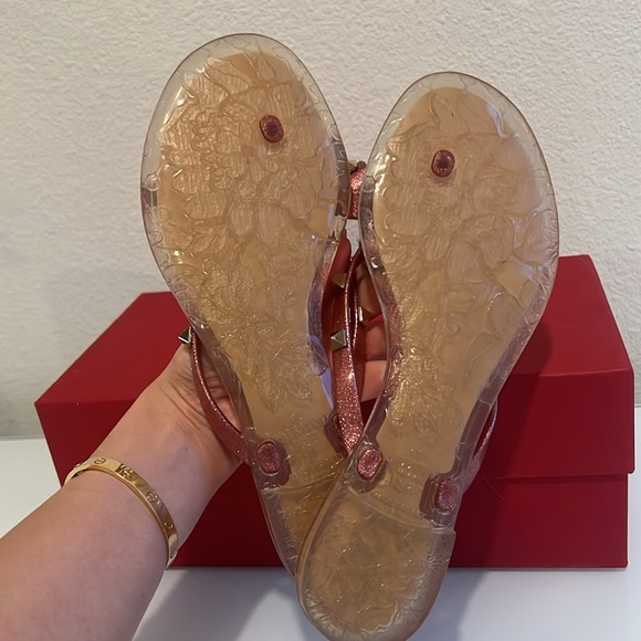 💞Valentino Garavani Rockstud Jelly Pink Flip Flop💞 - Picture 3 of 4